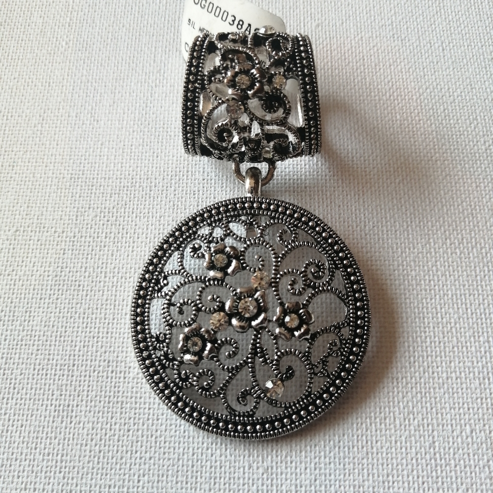 NWT Retro 1990s Antiqued Finish Medallion Scarf Ring Pendant